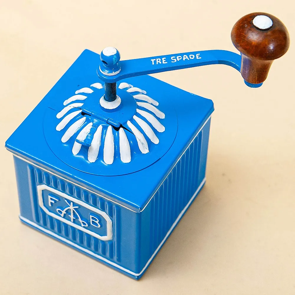 Коллекционная Винтажная ручная механическая кофемолка «Tre Spade» Бельгия.