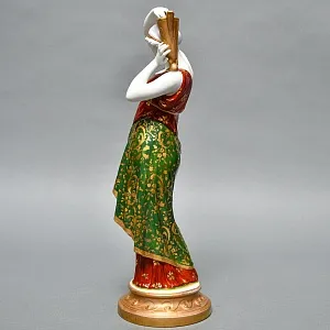 Антикварная Фарфоровая статуэтка «Девушка с кувшином», Nymphenburg Германия, начало ХХ века.