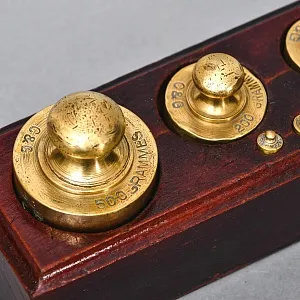 Набор Гирь для Аптекарских или Кухонных Весов от 1 гр. до 500 гр. Англия начало ХХ века.