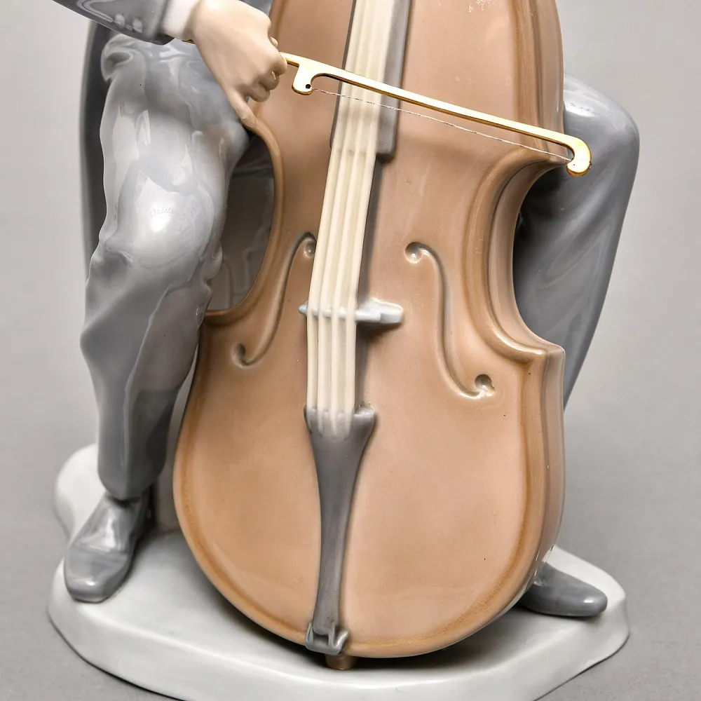 Коллекционная Фарфоровая статуэтка «Музыкант. ВИОЛОНЧЕЛИСТ», Lladro Испания 70-е годы.