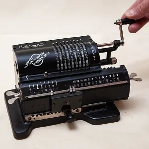 Пензенский Арифмометр - Механическая Счётная Машинка «ФЕЛИКС» СССР - 1952 год.