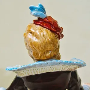 Большая Фарфоровая Статуэтка «Девушка на прогулке», GRAFENTHAL Германия - 1985год.