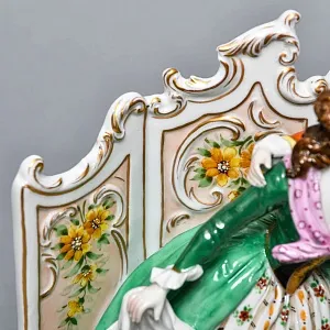 Коллекционная Фарфоровая статуэтка «Свидание за ширмой», Scheibe-Alsbach Германия, середина ХХ века. 