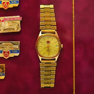 Памятное Подарочное Панно - Значки «Автомобили Горьковского автозавода»,  ГАЗ - СССР - 1984 год. 