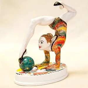 «Гимнастка с мячом» - Авторская Коллекционная Фарфоровая Статуэтка, Россия.