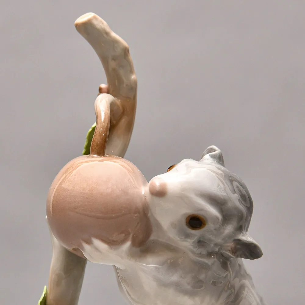 Коллекционная Фарфоровая статуэтка «Белка. Соня», Lladro / Лядро Испания.