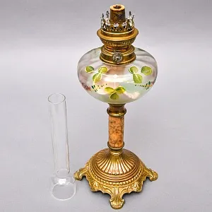 Антикварная  Керосиновая Лампа «Цветочная Гирлянда», Kosmos - Brenner, Франция начало ХХ века.