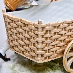 Коллекционная Фарфоровая статуэтка «Сбор винограда», Германия - вторая половина ХХ века. 