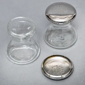 Сервировочный Набор для Специй из 2-х предметов на подставке, Англия, середина ХХ века.