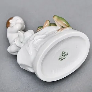  Антикварная Фарфоровая статуэтка «Мальчик и лягушка», ROSENTHAL Германия, 1919 - 1935 годы.