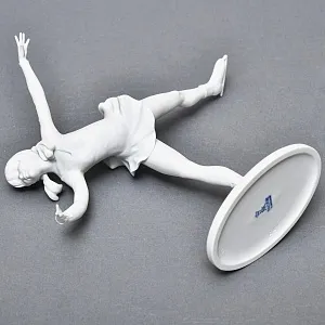 Редкая! Статуэтка «Фигуристка - Танец на льду», Бисквитный фарфор Kaiser, Германия -1979 год.