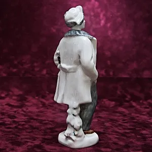 Коллекционная Авторская Фарфоровая статуэтка «Мальчик с коньками», ЛФЗ СССР 1958 год.