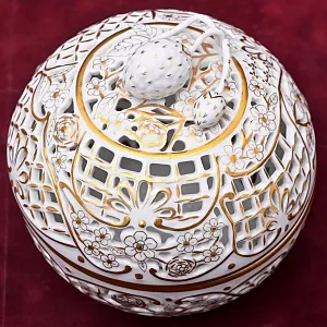 Фарфоровая Шкатулка - Бонбоньерка «ЗЕМЛЯНИКА», HEREND Венгрия, вторая половина ХХ века.