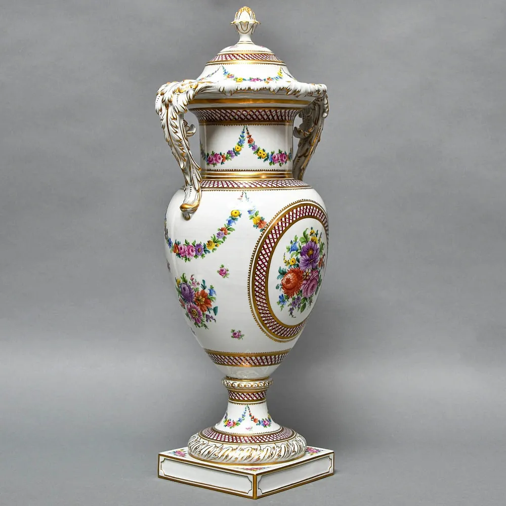 Большой Фарфоровый Вазон - Ваза с крышкой «Цветочная гирлянда», SP Dresden Германия, 50-е гг. ХХ века.