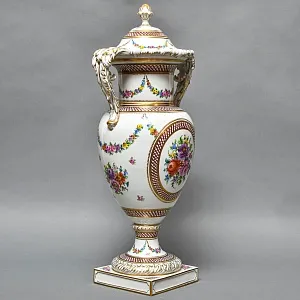 Большой Фарфоровый Вазон - Ваза с крышкой «Цветочная гирлянда», SP Dresden Германия, 50-е гг. ХХ века.