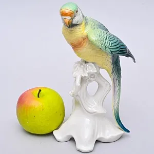 Птица - Фарфоровая статуэтка «Зелёный Попугай», Карл Энс / Karl Ens Германия, 50-е гг.