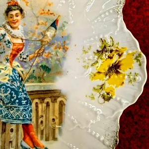 Редкость! Антикварная Фарфоровая Тарелка - Блюдо «Девушка с веретеном», Works Karlsbad, Австрия конец XIX - начало ХХ века.