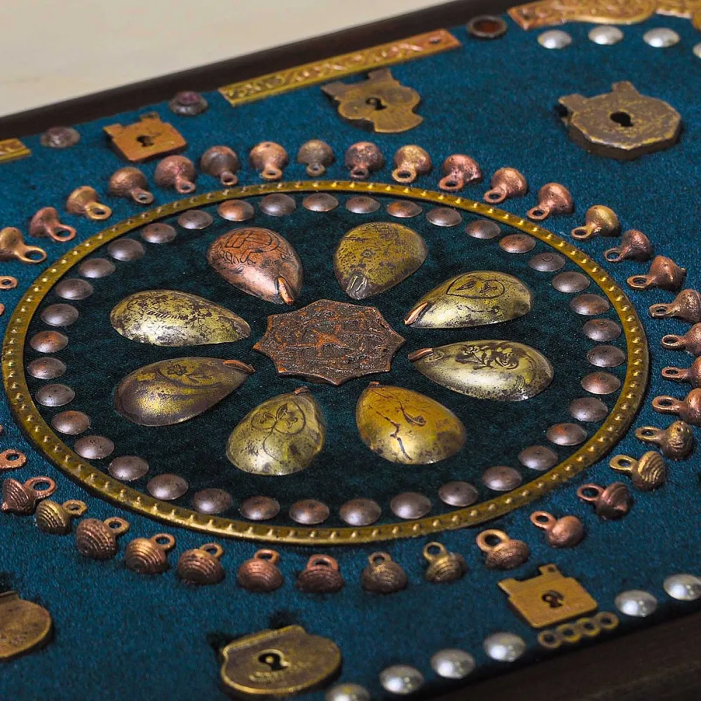 Настенное Коллекционное Панно - Картина "Старинные Латунные замки и накладки" . Россия конец XIX  начало ХХ века.