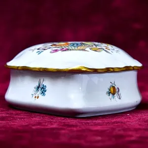 Фарфоровая Шкатулка - Бонбоньерка в форме сердца «Райская птица», Porcelain Limoges Castel Франция.