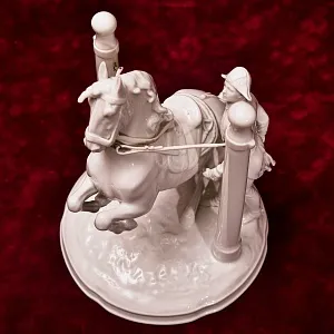 Редкая! Фарфоровая статуэтка «ТРЕНИРОВКА», Wiener Porzellanmanufaktur Augarten, Австрия, середина ХХ века.
