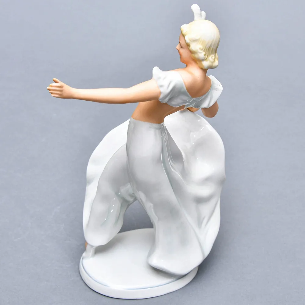 Фарфоровая статуэтка «ТАНЦОВЩИЦА» Н-24 см. Schau Bach Kunst  Германия - 1953 год.