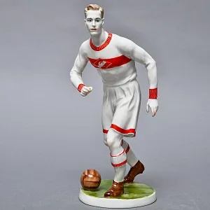 Большая Коллекционная Авторская Статуэтка «Футболист СПАРТАК», фарфор, ЛФЗ СССР -1989 год.