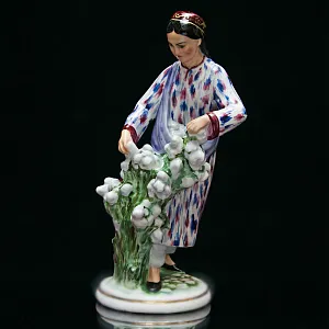 Редкость! Авторская Фарфоровая статуэтка «Узбечка с хлопком», ЛФЗ СССР 1955 год. 