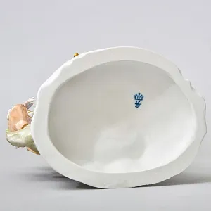 Коллекционная Фарфоровая статуэтка «Свидание. Дама, кавалер и собачка», SITZENDORF Германия.