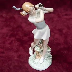 Редкая! Коллекционная Фарфоровая статуэтка «Гольфистка», NAO by Lladro, Daisa, Испания -1985 год.
