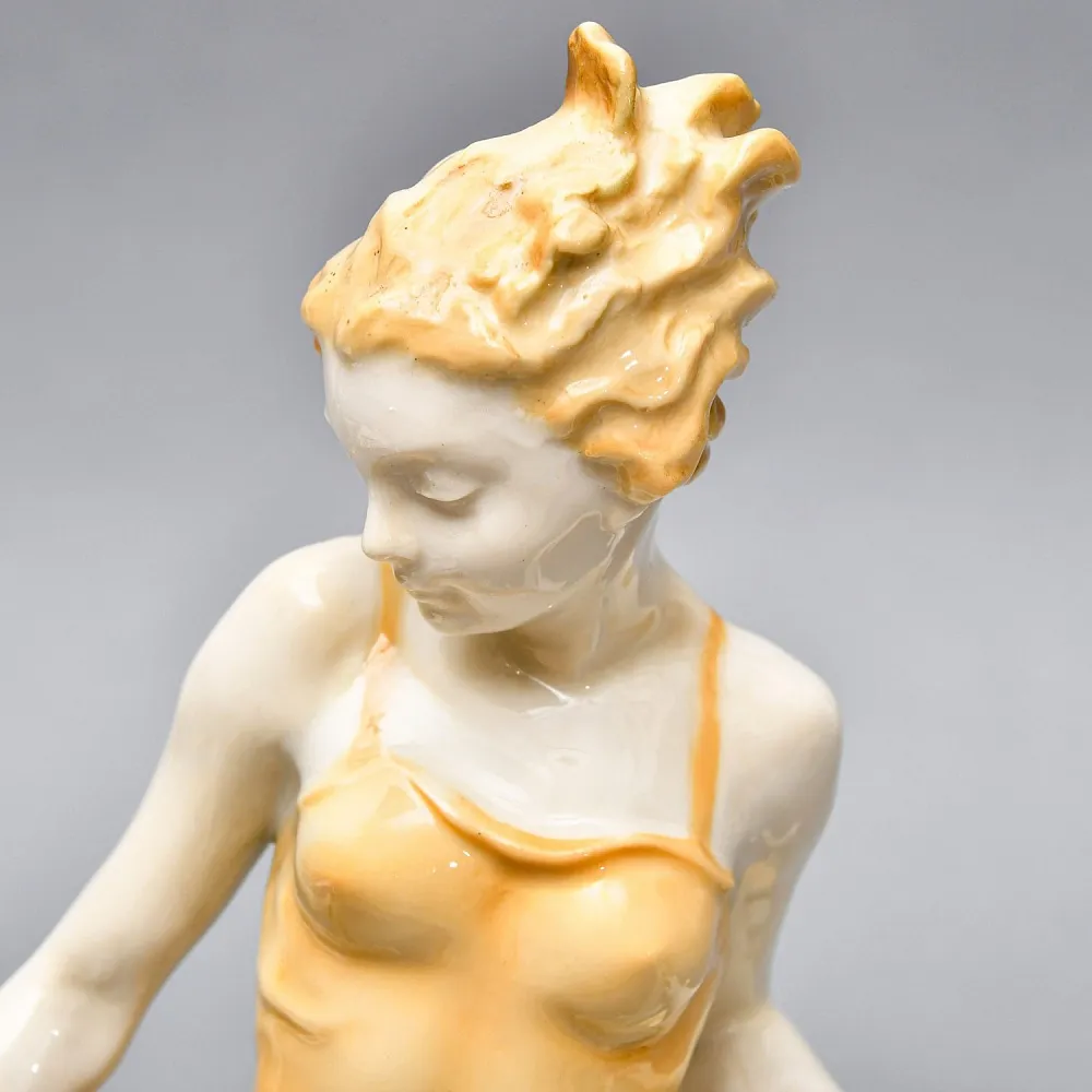 Коллекционная Фарфоровая статуэтка «Девушка с собаками - левретками», Hutschenreuther Германия.