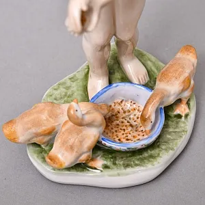 Коллекционная Фарфоровая статуэтка «Девочка с гусятами», Россия ДФЗ - Дулево. 