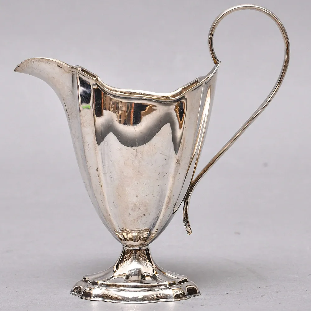 Классический Металлический Молочник - Соусник - Кувшинчик. Silverplate, SHEFFIELD Англия 50-е годы ХХ века.