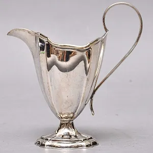 Классический Металлический Молочник - Соусник - Кувшинчик. Silverplate, SHEFFIELD Англия 50-е годы ХХ века.