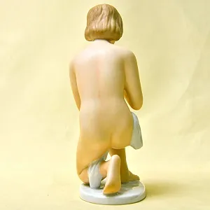 Фарфоровая Статуэтка «У ручья» Н-20 см. WALLENDORF Германия вторая половина ХХ века.