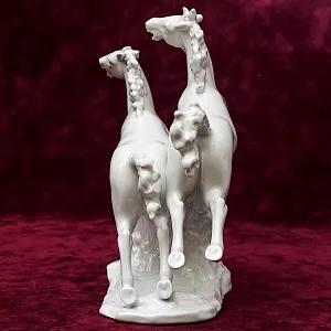 Редкая! Фарфоровая статуэтка «БЕГУЩИЕ ЛОШАДИ» ВАЛЕНДОРФ - WALLENDORF Германия -1963 год.