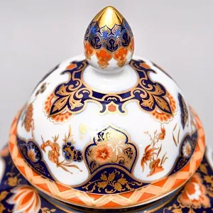 Коллекционный Вазон - Ваза с крышкой на подставке из серии «Yokohama» H - 29 см., Фарфор KAISER, Германия.