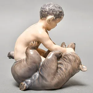 Коллекционная Фарфоровая статуэтка «Фавн с медведем», Royal Copenhagen Дания - 1968 год. 