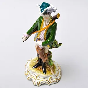 Коллекционная Фарфоровая статуэтка «Охотник с трофеем», Scheibe - Alsbach Германия 1952 - 1972 годы.