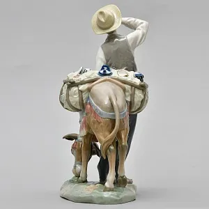 Коллекционная Фарфоровая статуэтка «Продавец фарфора»,  Lladro Испания - 1974 год.