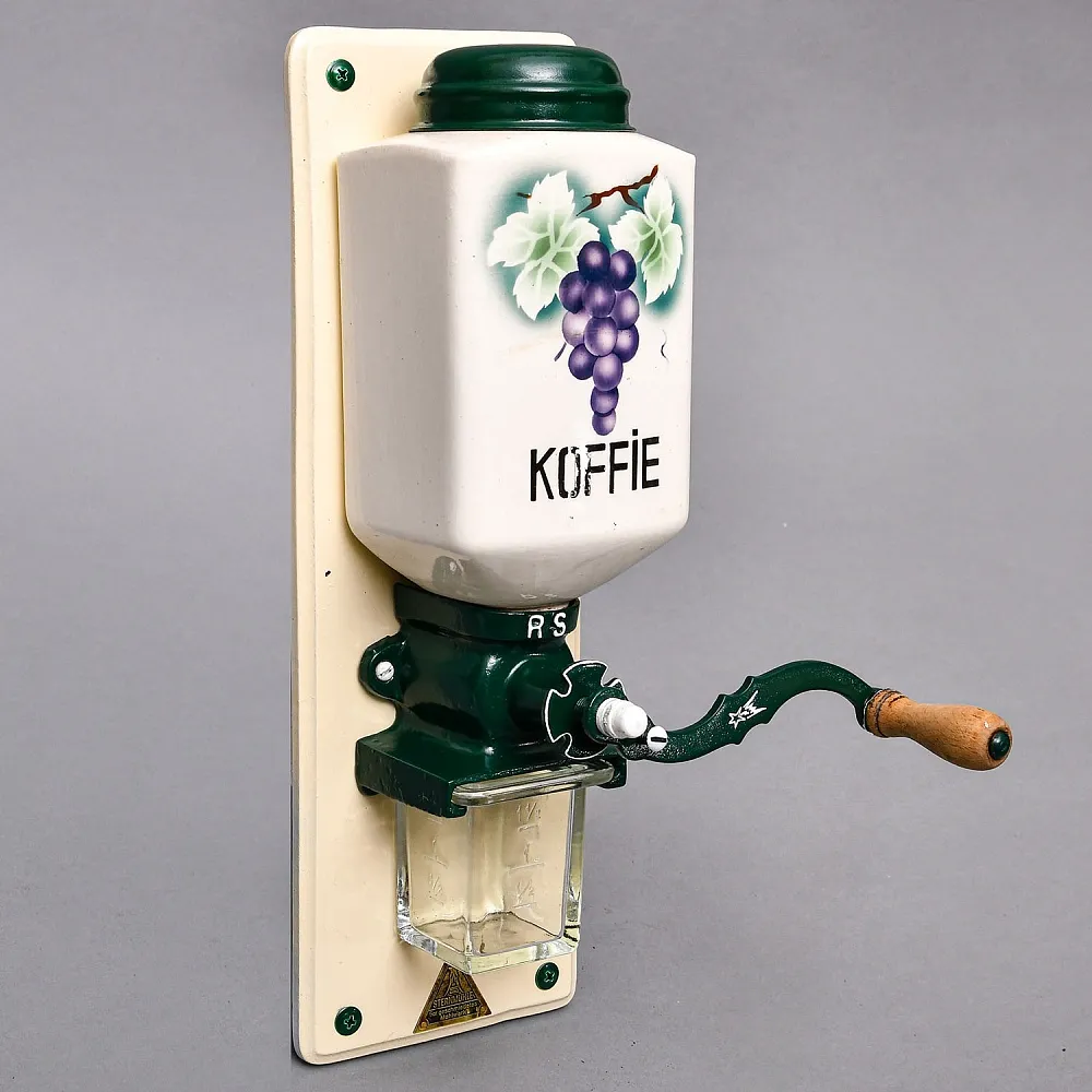 Старинная Настенная Ручная Механическая Кофемолка «Виноградная Гроздь», Голландия.