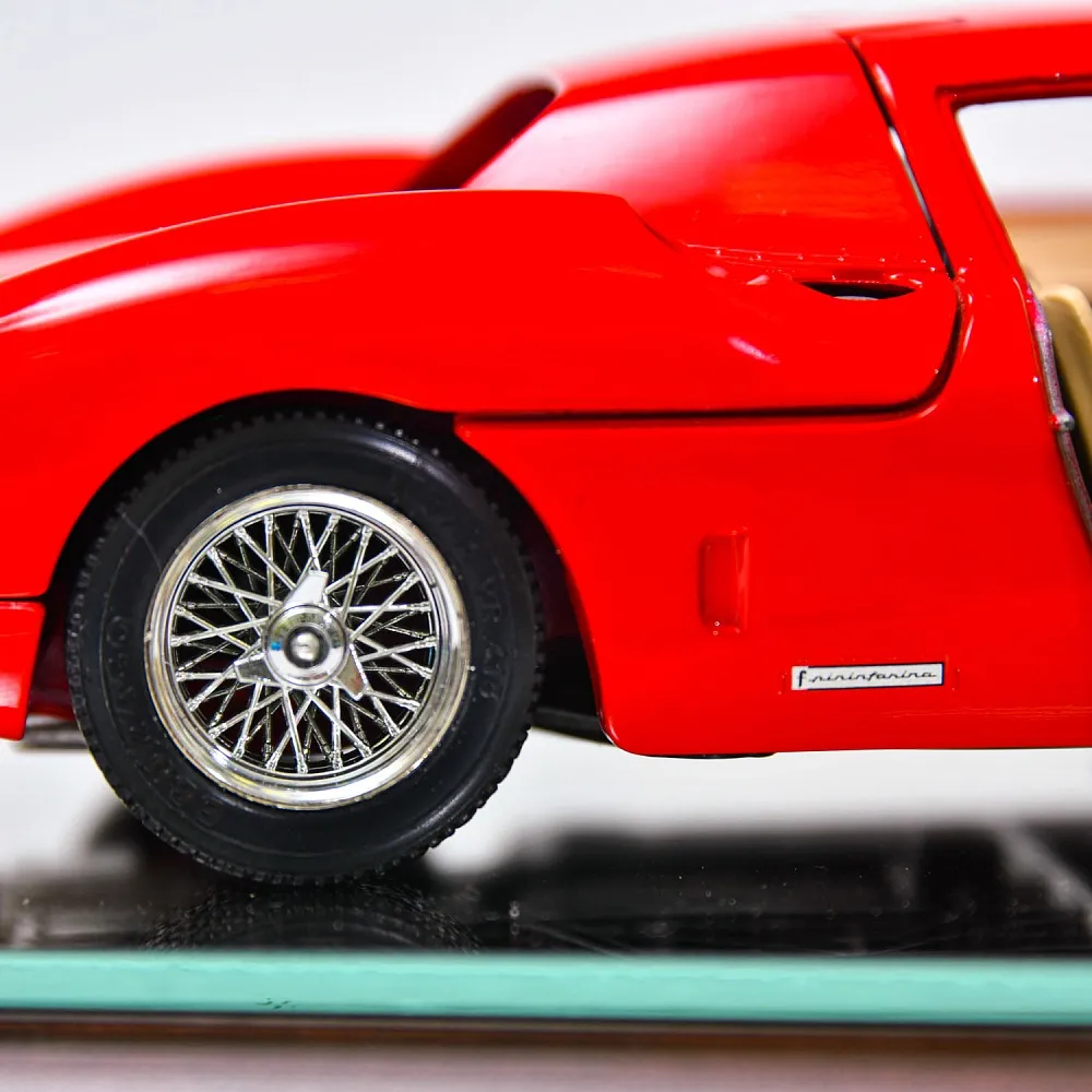 Коллекционная Металлическая Модель «Автомобиль - Красный Ferrari 250» Германия.