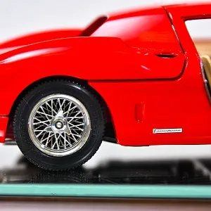 Коллекционная Металлическая Модель «Автомобиль - Красный Ferrari 250» Германия.