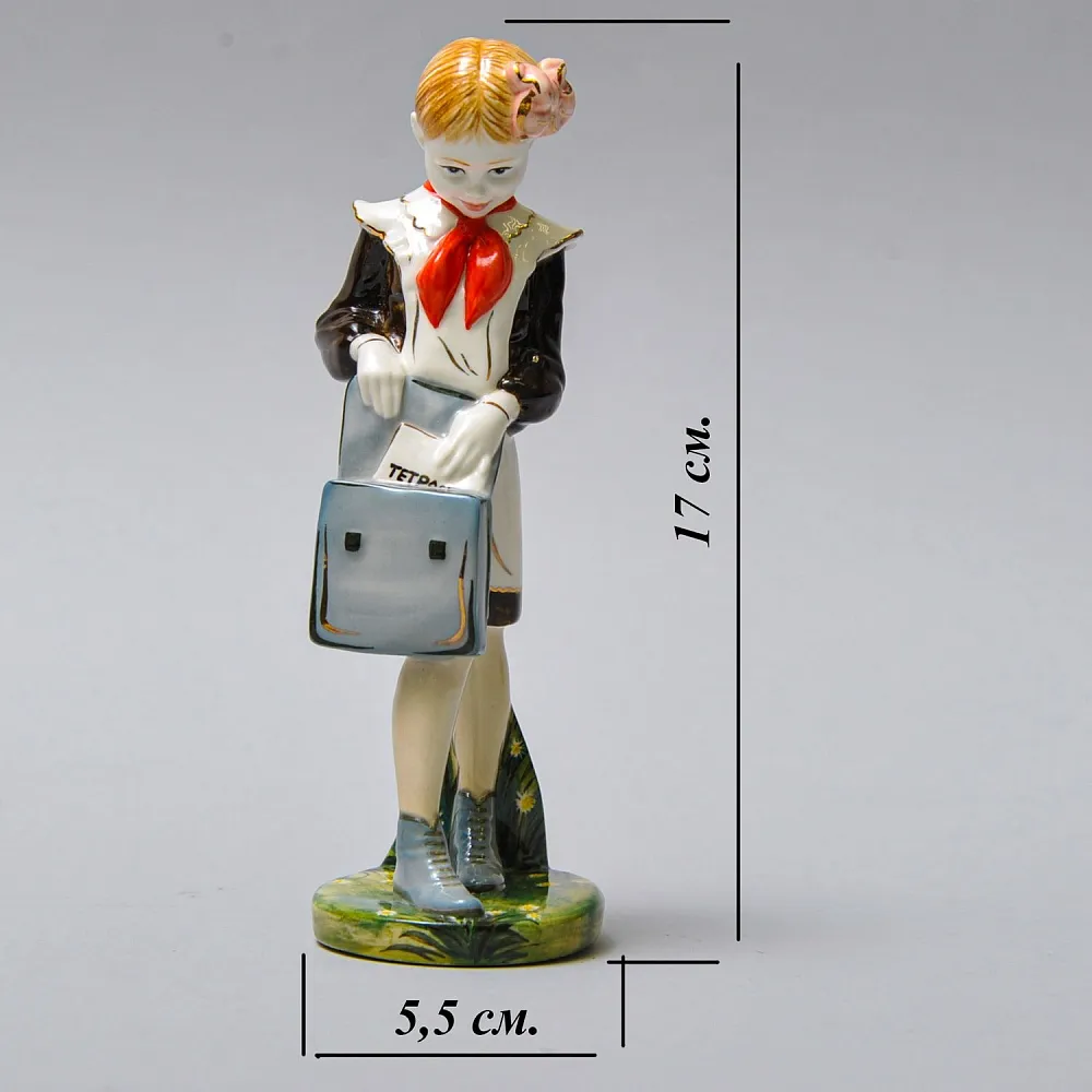 Авторская Коллекционная Фарфоровая Статуэтка «Школьница - Пионерка с портфелем», Россия.