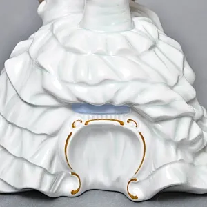 Коллекционная Фарфоровая Статуэтка «Балерина, завязывающая пуанты», WALLENDORF Германия.