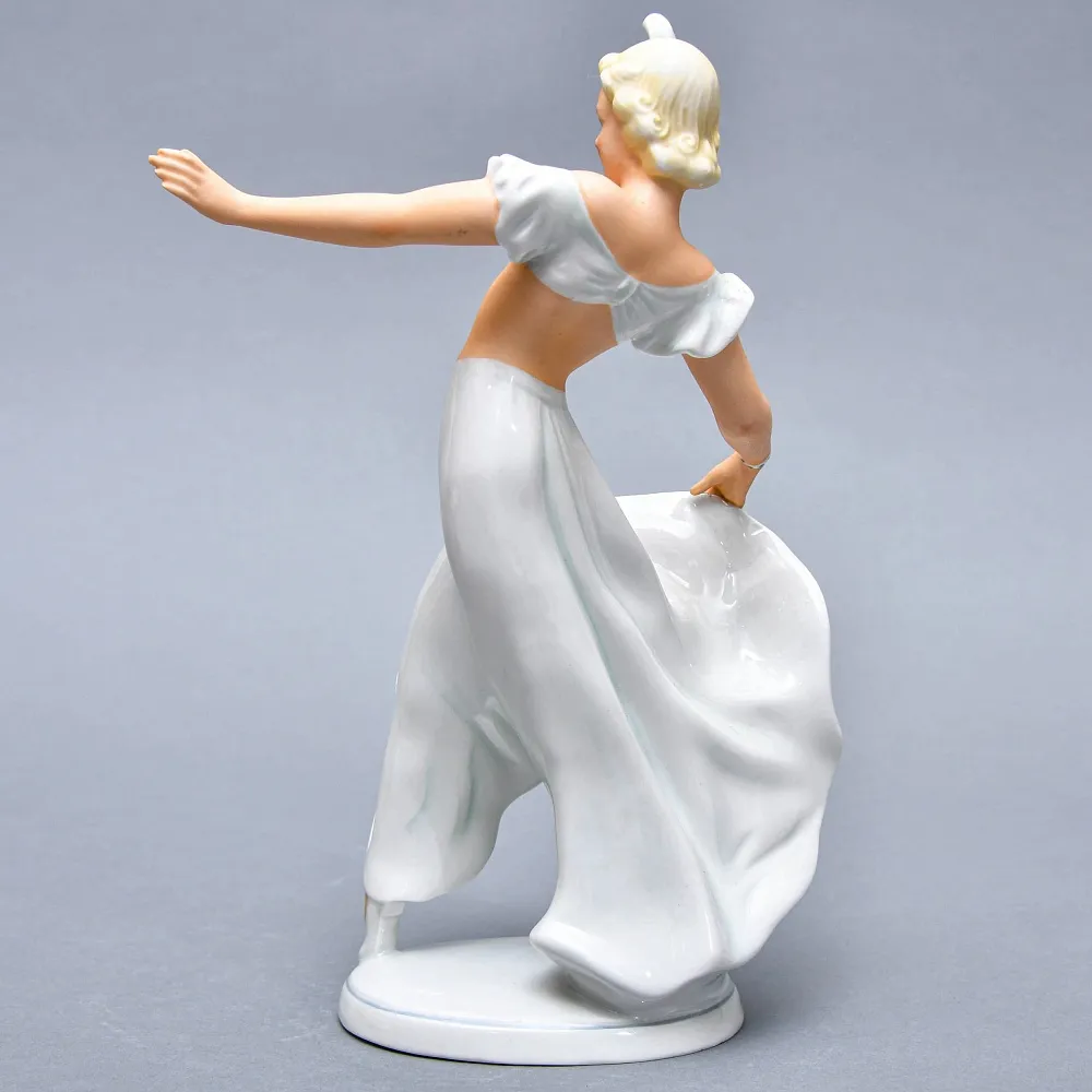 Фарфоровая статуэтка «ТАНЦОВЩИЦА» Н-24 см. Schau Bach Kunst  Германия - 1953 год.
