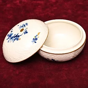 Коллекционная Шкатулка - Бонбоньерка «Голубые Цветы», Фарфор MEISSEN Германия.