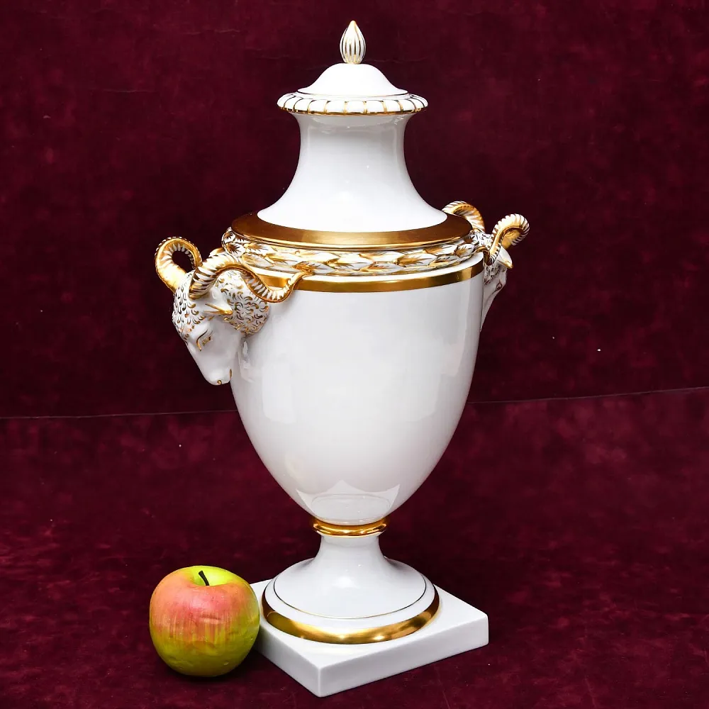 Коллекционный Фарфоровый Вазон - Ваза с крышкой в стиле АМПИР, Furstenberg Германия.