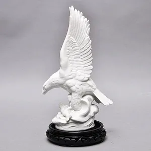 Коллекционная Фарфоровая Статуэтка «Птица. Орел с рыбой», Unterweisbach Германия, 1958 - 1976 годы. 