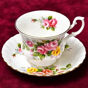 Коллекционная Фарфоровая Чайная пара «WESTBURY», ROYAL ALBERT Англия, вторая половина ХХ века.