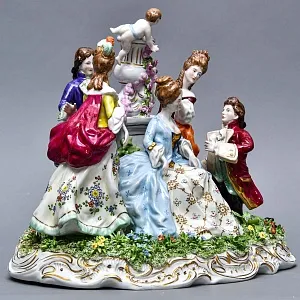 Коллекционная Фарфоровая статуэтка «ГАЛАНТНАЯ ПРОГУЛКА», Scheibe-Alsbach Германия, середина ХХ века. 
